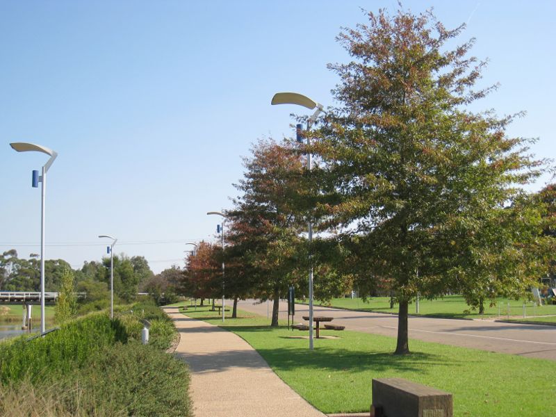 Sale - Port of Sale precinct, Canal Road and McMillan Street along Flooding Creek: View west along Canal Rd towards Park St