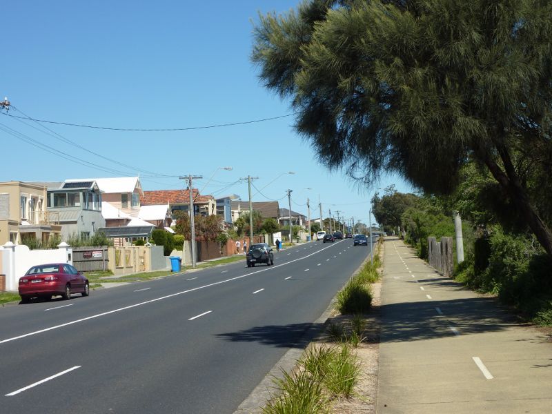 Sandringham - Beach Road: View south-east along Beach Rd south of Tennyson St