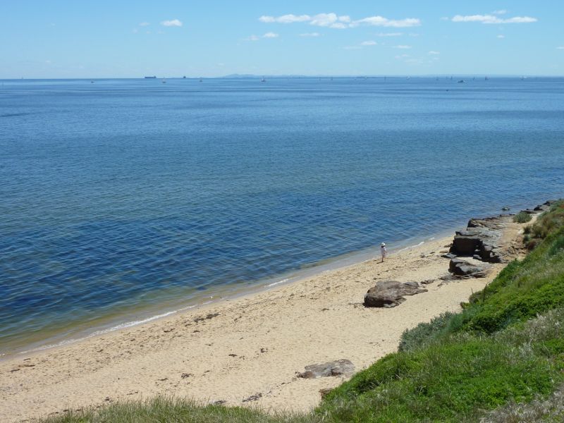 Sandringham - Beach and coastline opposite Tennyson Street: Westerly view across bay