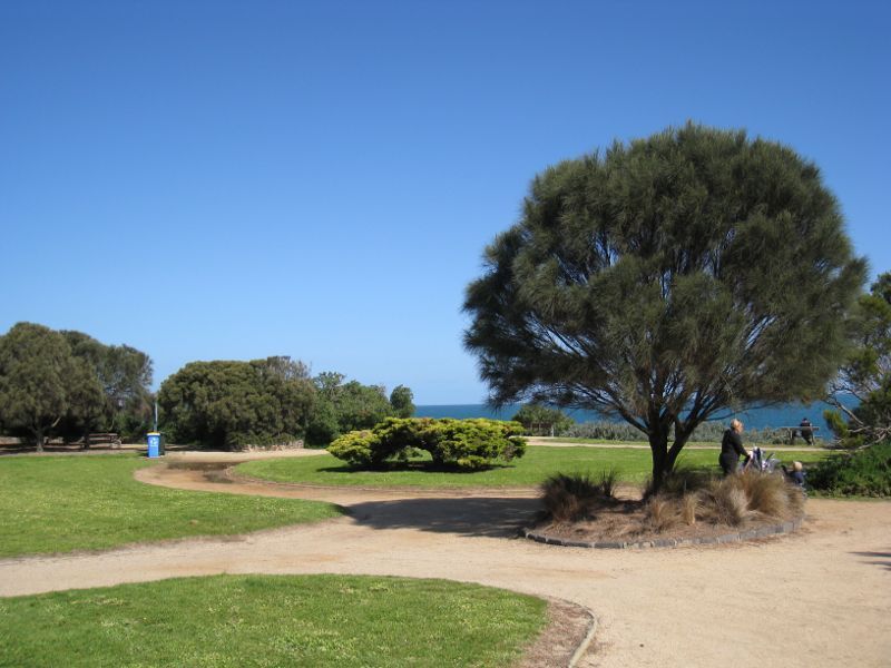 Sandringham - Beach and foreshore park between Sims Street and band rotunda: Foreshore park opposite Bay Rd