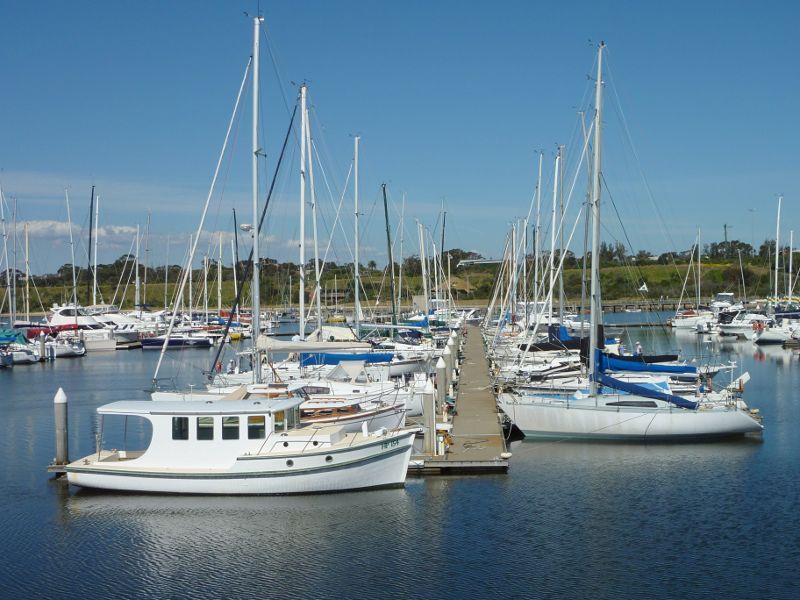 Sandringham - Picnic Point, breakwater and boat harbour: Easterly view through boat harbour from breakwater