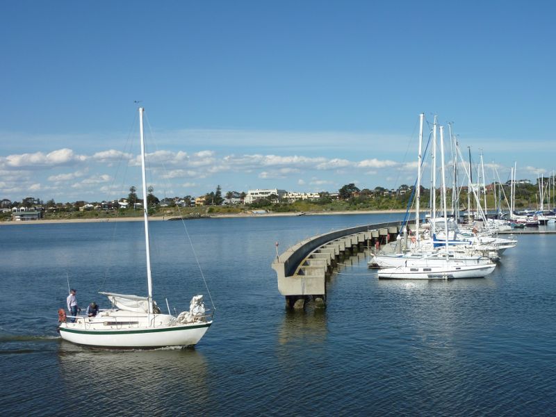 Sandringham - Picnic Point, breakwater and boat harbour: Easterly view towards boat harbour and wave screen