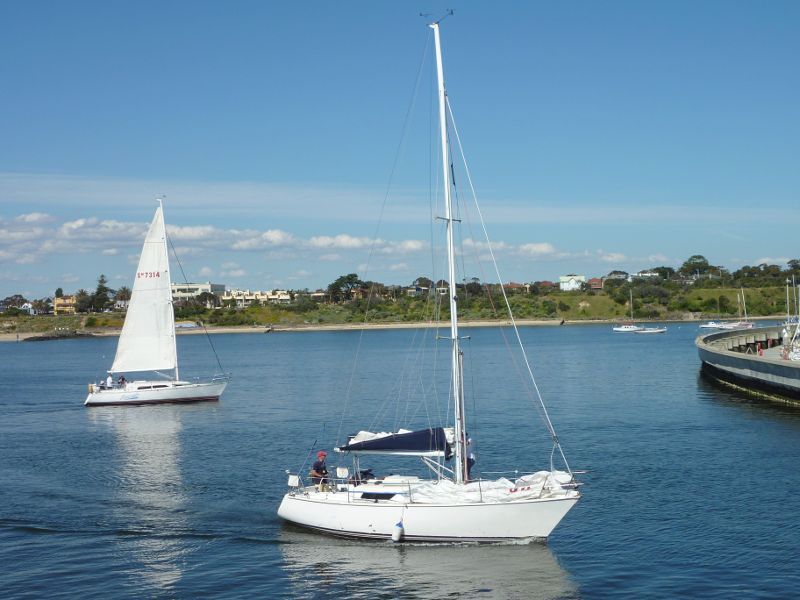 Sandringham - Picnic Point, breakwater and boat harbour: Easterly view from northern end of breakwater towards beach at Hampton