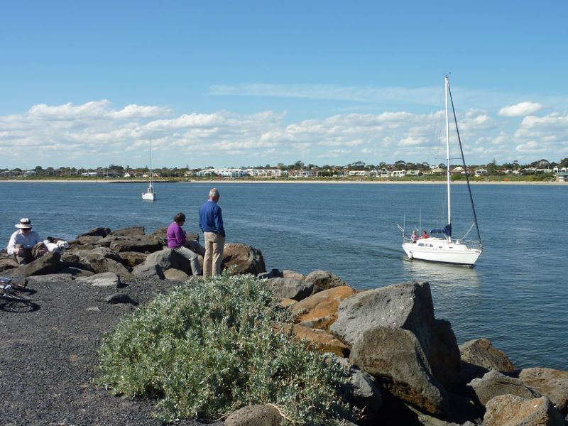 Sandringham - Picnic Point - breakwater and boat harbour - View towards beach at Hampton from northern end of breakwater