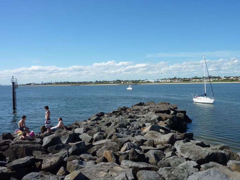 Sandringham - Picnic Point, breakwater and boat harbour: Rocks at northern end of breakwater