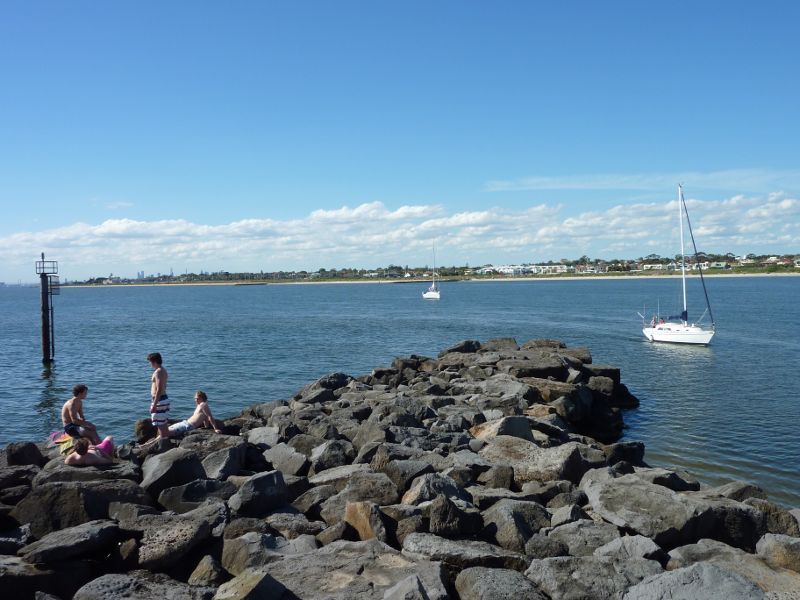 Sandringham - Picnic Point - breakwater and boat harbour - Rocks at northern end of breakwater