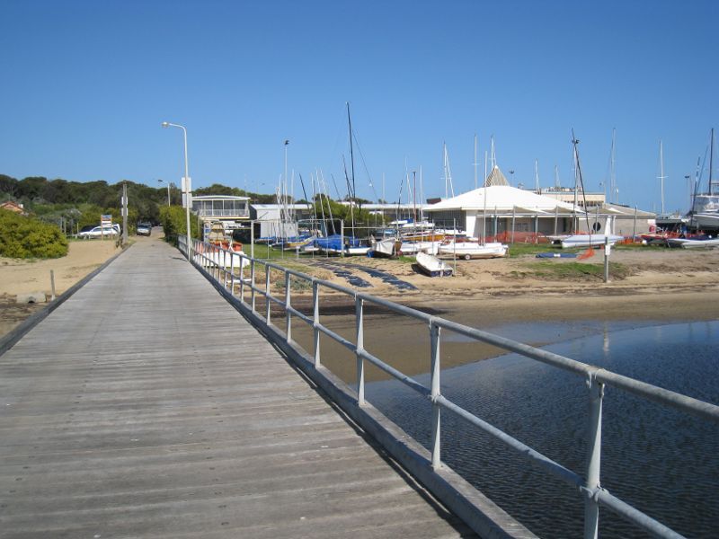 Sandringham - Picnic Point, Hampton Pier: View along pier towards sailing club