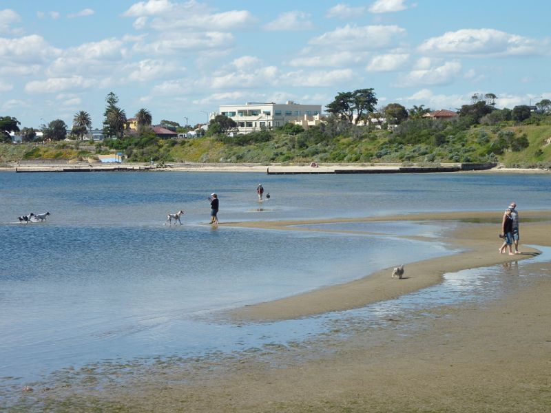 Sandringham - Picnic Point, Hampton Pier: North-easterly view from pier towards beach at Hampton