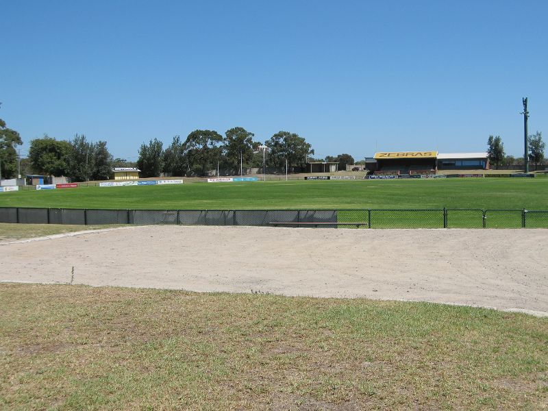 Sandringham - Trevor Barker Beach Oval, Beach Road: View across oval
