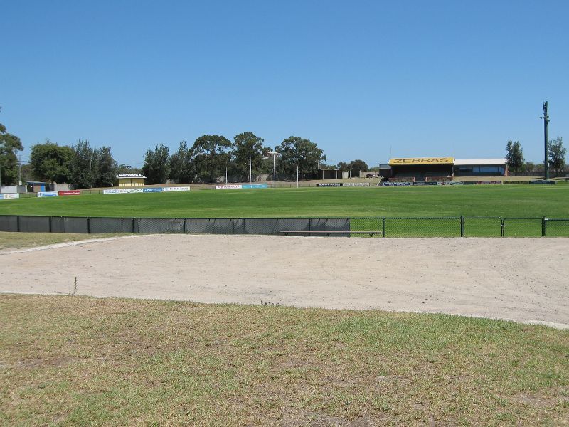 Sandringham - Trevor Barker Beach Oval, Beach Road - View across oval