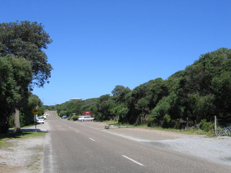 Sandy Point - Town centre, Beach Parade: View east along Beach Pde between Park Av and Surfers Walk