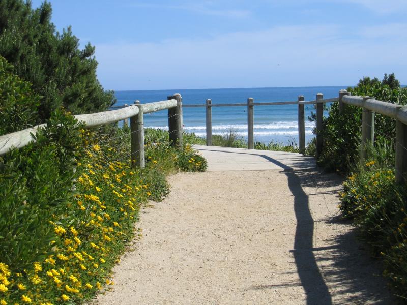 Sandy Point - Foreshore Reserve and beach at Surfers Walk: View south along Surfers Walk towards beach