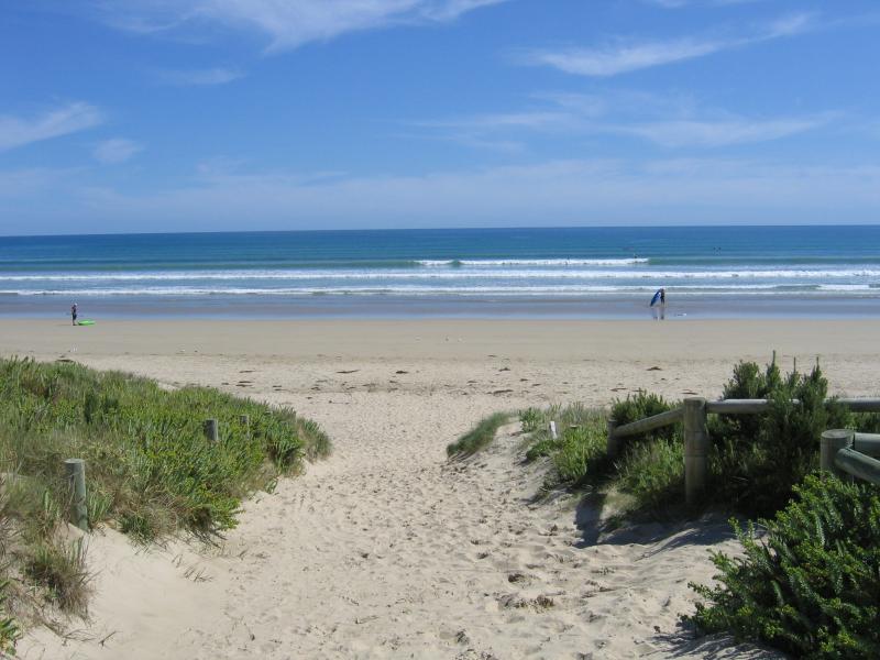Sandy Point - Foreshore Reserve and beach at Surfers Walk: Path from foreshore down to beach