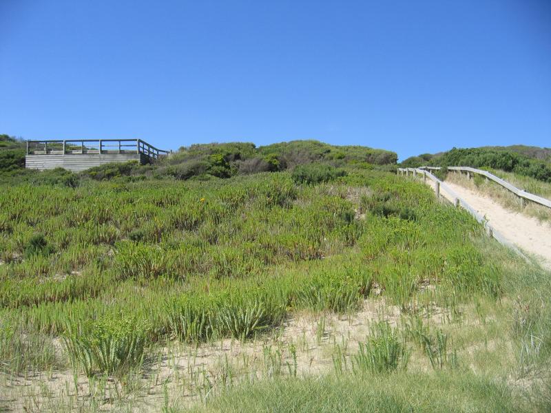Sandy Point - Ned Neals Lookout and beach, western end of Beach Parade: View from beach back towards lookout