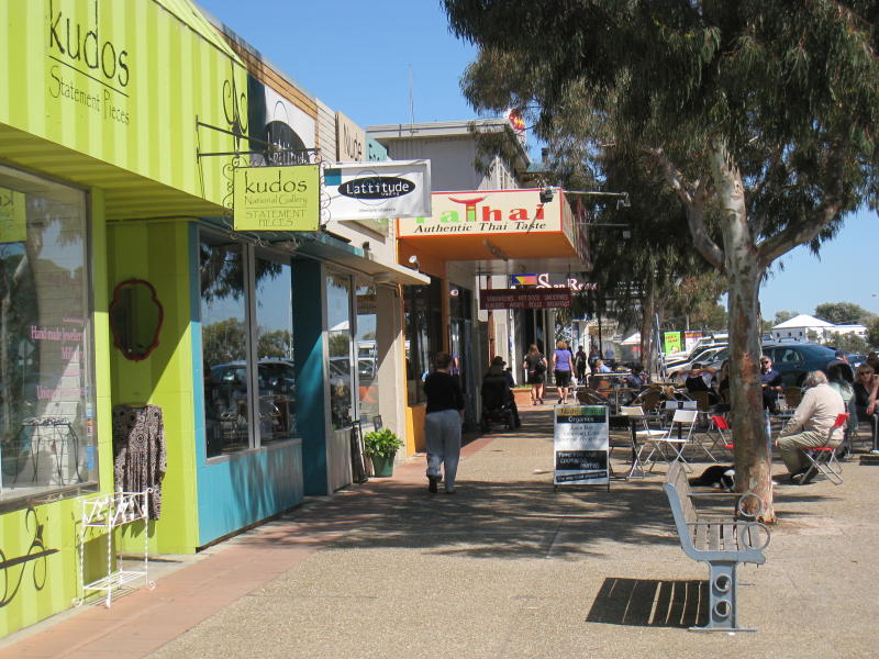 San Remo - Shops and commercial centre, Marine Parade: Shops along Marine Pde west of Bergin Av