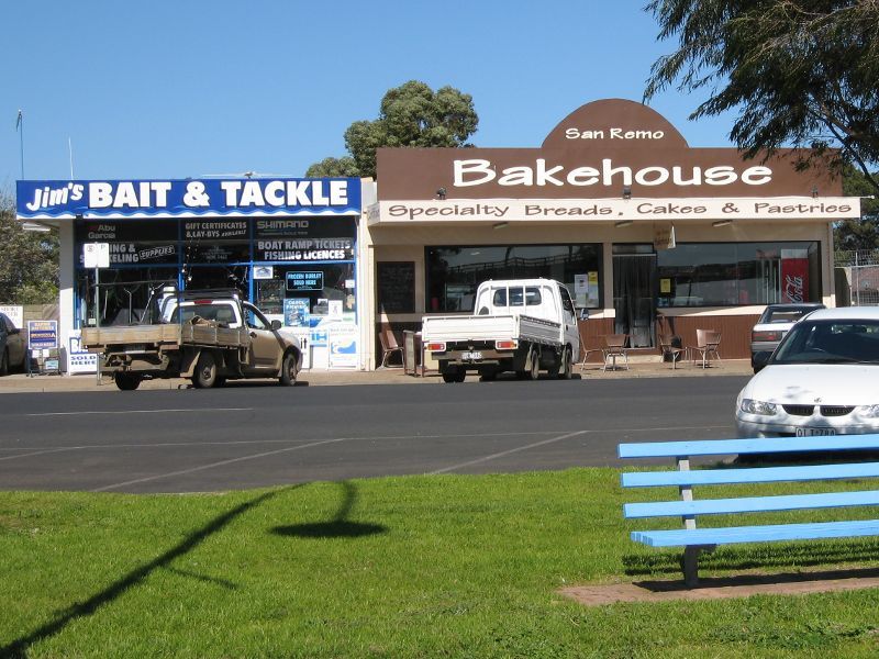San Remo - Shops and commercial centre, Marine Parade: View south across Marine Pde towards San Remo Bakehouse