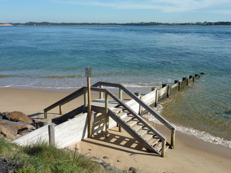 San Remo - Walking track along coast from San Remo Jetty to Back Beach: Wooden groyne at Childrens Beach