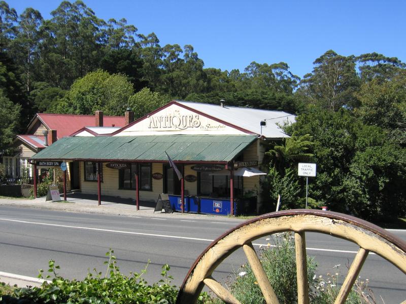 Sassafras - Commercial centre and shops, Mount Dandenong Tourist Road: Antique shop, Mt Dandenong Tourist Rd south of Prince St