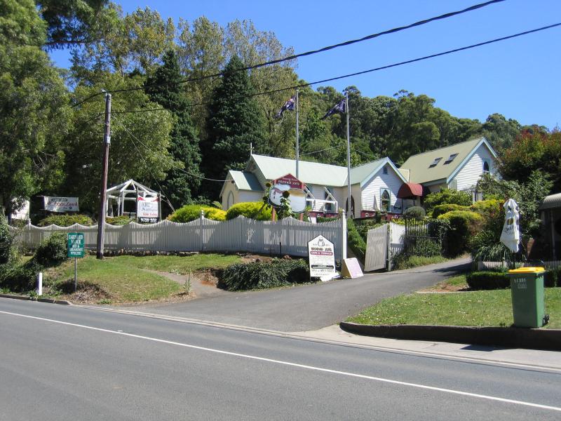 Sassafras - Commercial centre and shops, Mount Dandenong Tourist Road: View south along Mt Dandenong Tourist Rd towards Brother Jon's Cafe