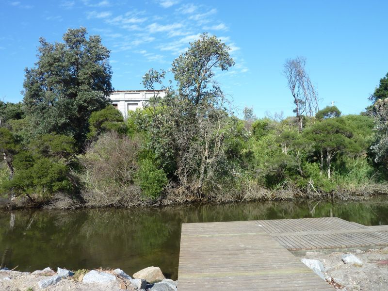 Seaford - Broughton Reserve and Kananook Creek, Station Street - Walkway and platform along Kananook