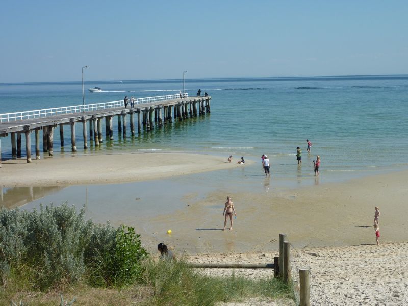 Seaford - Seaford Pier and surrounding beaches: View of pier and beach in front of Seaford Life Saving Club