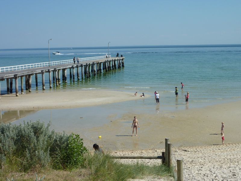 Seaford - Seaford Pier and surrounding beaches - View of pier and beach in front of Seaford Life Saving Club