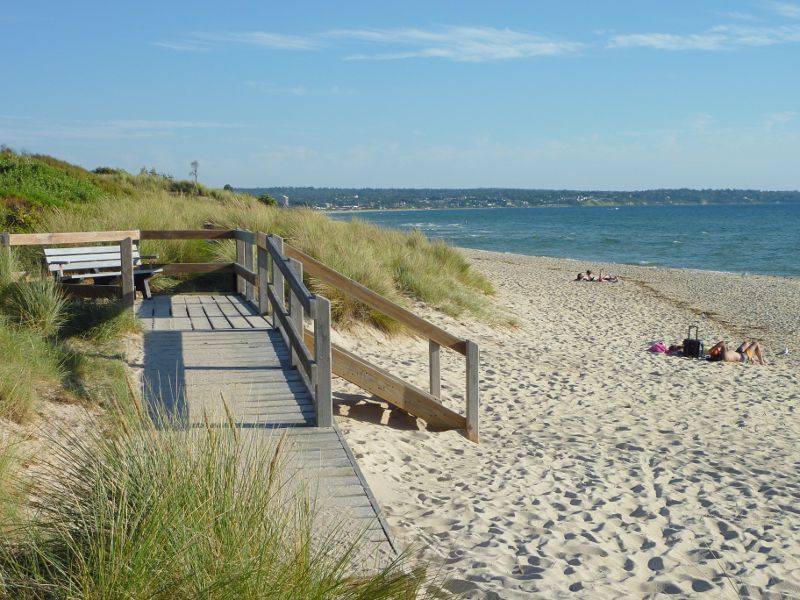 Seaford - Beach opposite Seaford Road: View south along beach