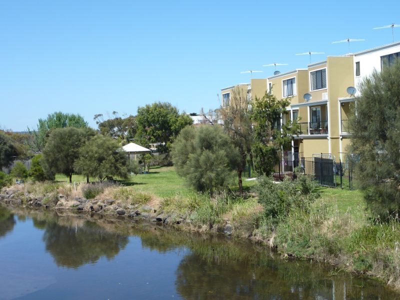 Seaford - Kananook Creek at McCulloch Avenue: West side of creek viewed from footbridge