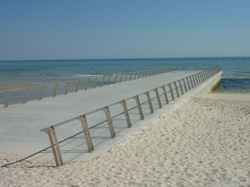 Seaford - Beach at Riviera Outfall: View along Riviera Outfall