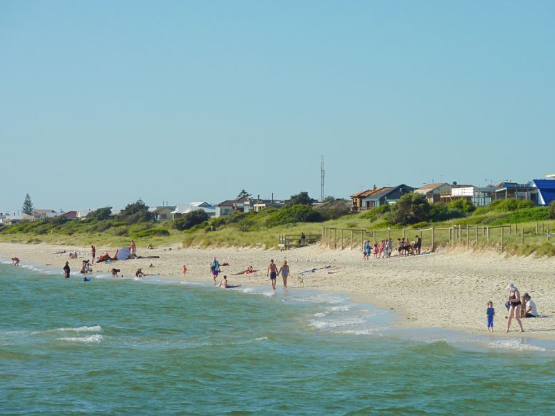 Seaford - Beach at Riviera Outfall: View from Riviera Outfall towards beach at Keast Park