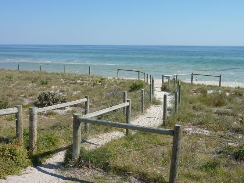 Seaford - Keast Park, Nepean Highway: Pathway from Keast Park down to beach