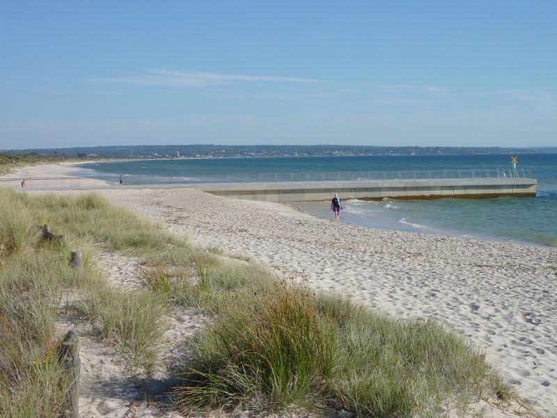 Seaford - Beach at Keast Park: View south along beach towards Riviera Outfall