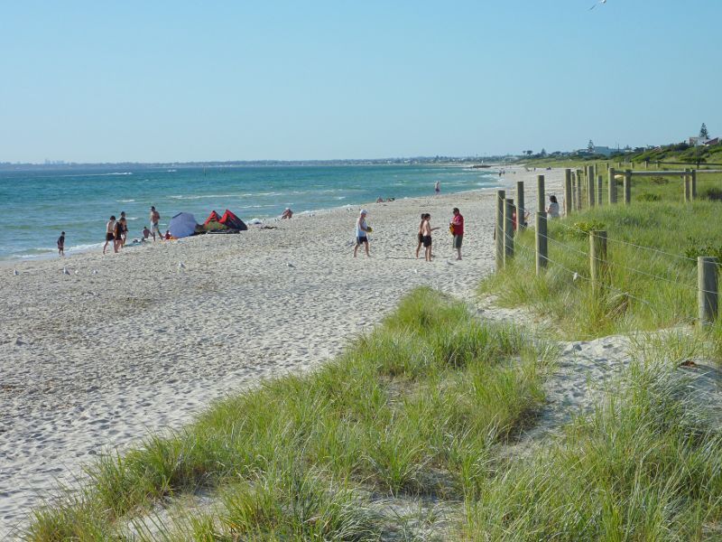 Seaford - Beach at Keast Park - View north along beach