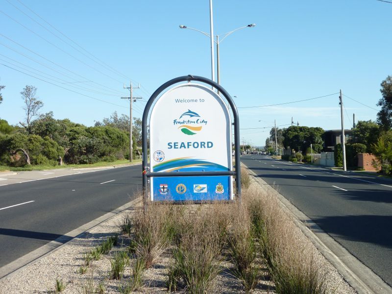 Seaford - Around Seaford: Welcome to Seaford sign, view south along Nepean Hwy south of Eel Race Rd