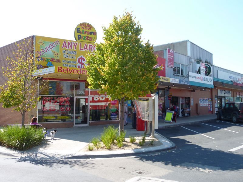 Seaford - Shops, corner Seaford Road and Frankston-Dandenong Road: Shops at corner of Seaford Rd and Ti-Tree Cr