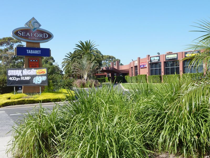 Seaford - Shops, corner Seaford Road and Frankston-Dandenong Road: Seaford Hotel