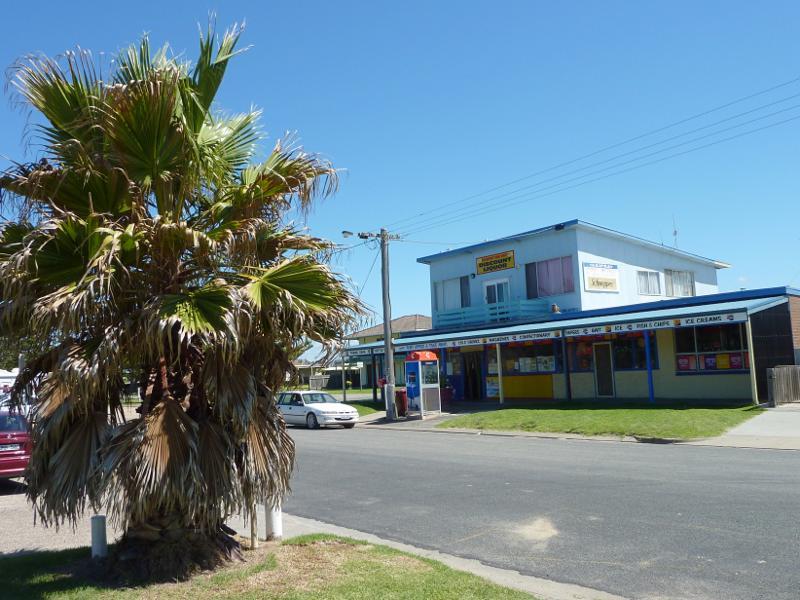 Seaspray - Foreshore Road through town centre: View across Foreshore Rd towards general store