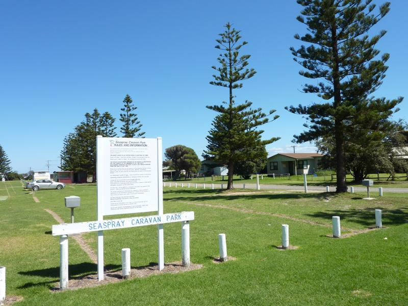 Seaspray - Foreshore Road through town centre: View south-west through coastal park from Foreshore Rd at Lyons St