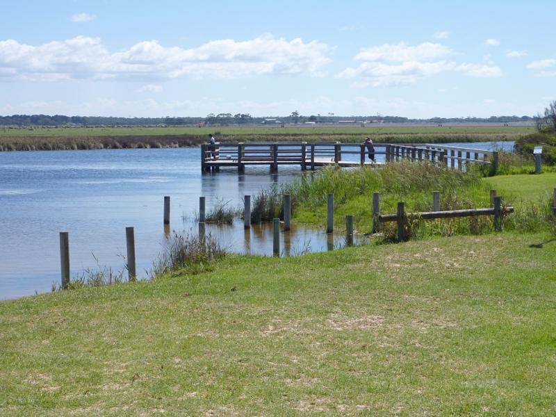 Seaspray - Merriman Creek and fishing platform at the park at end of Foreshore Road: Northerly view from park towards fishing platform