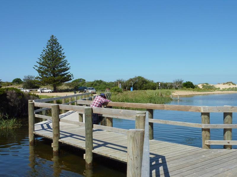 Seaspray - Merriman Creek and fishing platform at the park at end of Foreshore Road: View along fishing platform towards car park