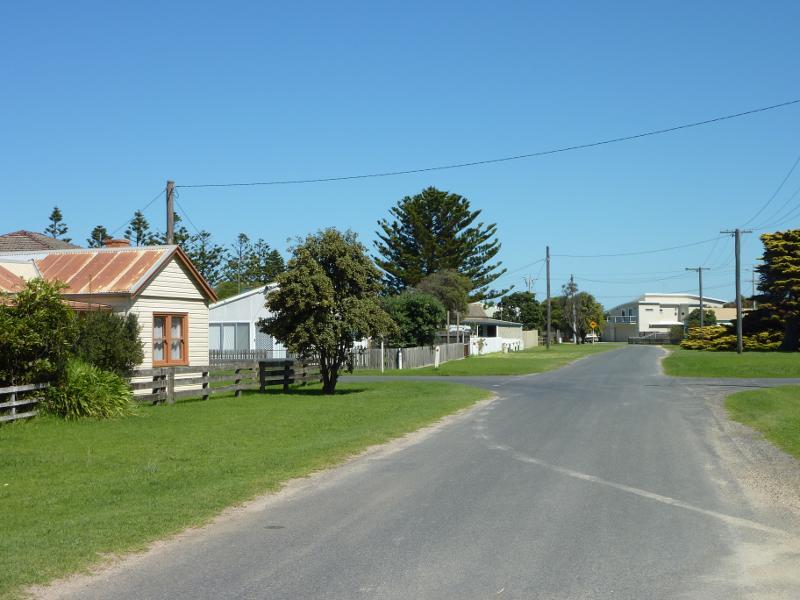 Seaspray - Seaspray Memorial Park and surroundings between Buckley Street and Bearup Street: View south-west along Bearup St towards Lyons St