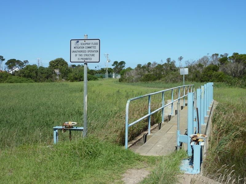 Seaspray - Reserve north of Buckley Street, along Merriman Creek and The Island - Floodway gate near Merriman Creek
