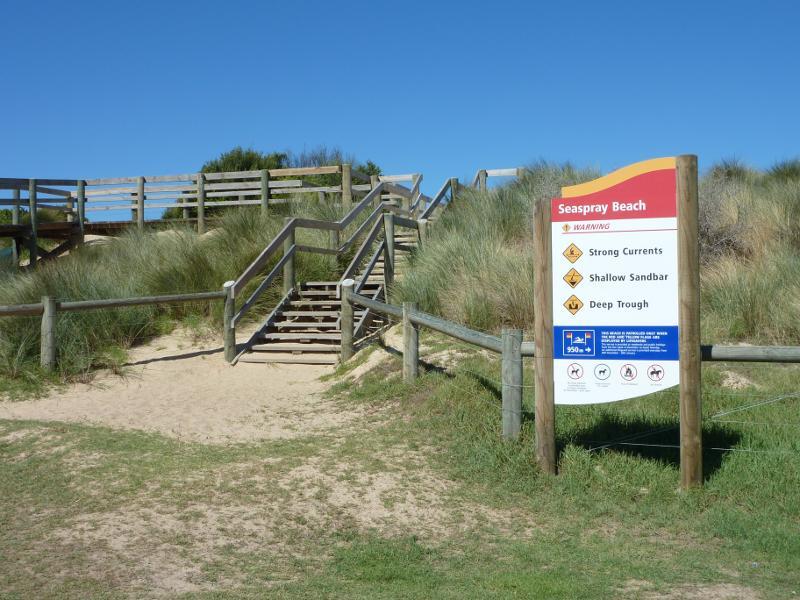 Seaspray - Beach at Shoreline Drive opposite Centre Road: Steps from Shoreline Dr over sand dunes to beach