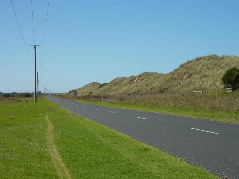 Seaspray - Shoreline Drive at north-eastern end of town: View north-east along Shoreline Dr