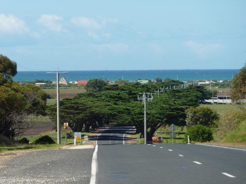Seaspray - Seaspray Road approaching town centre - View south-east along Seaspray Rd at Panorama Dr