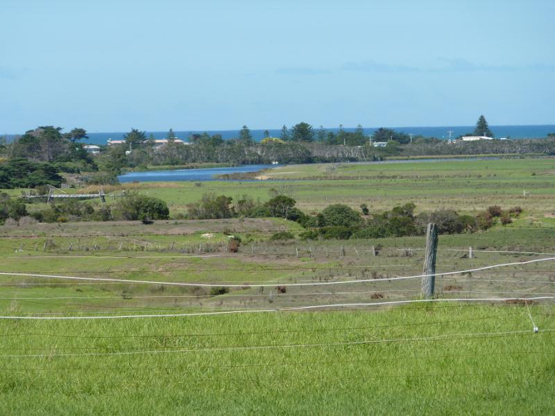 Seaspray - Seaspray Road approaching town centre: South-easterly view towards Merriman Creek from end of Panorama Dr