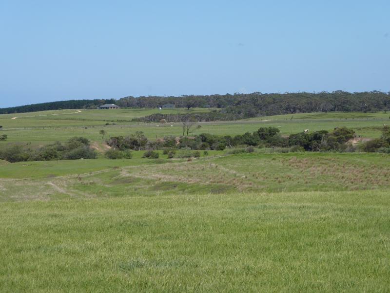 Seaspray - Seaspray Road approaching town centre: South-westerly view from end of Panorama Dr