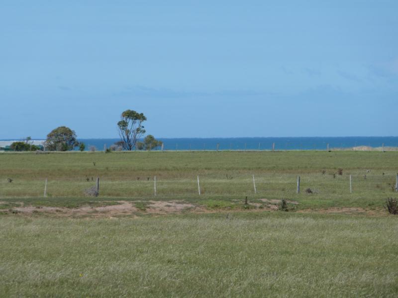 Seaspray - Seaspray Road north of Seaspray: Southerly view from Seaspray Rd near Prospect Rd