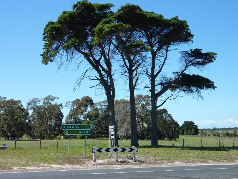 Seaspray - Seaspray Road north of Seaspray: View east across Seaspray Rd at Stradbroke East Rd