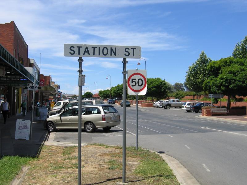 Seymour - Commercial centre and shops: View north-east along Station St at Wallis St